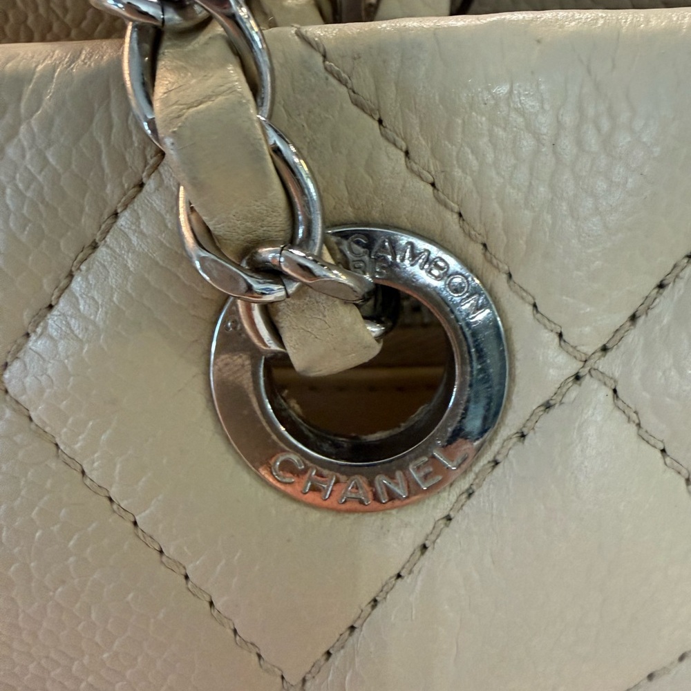 CHANEL Light Beige Quilted Shoulder Bag - Picture 7 of 17